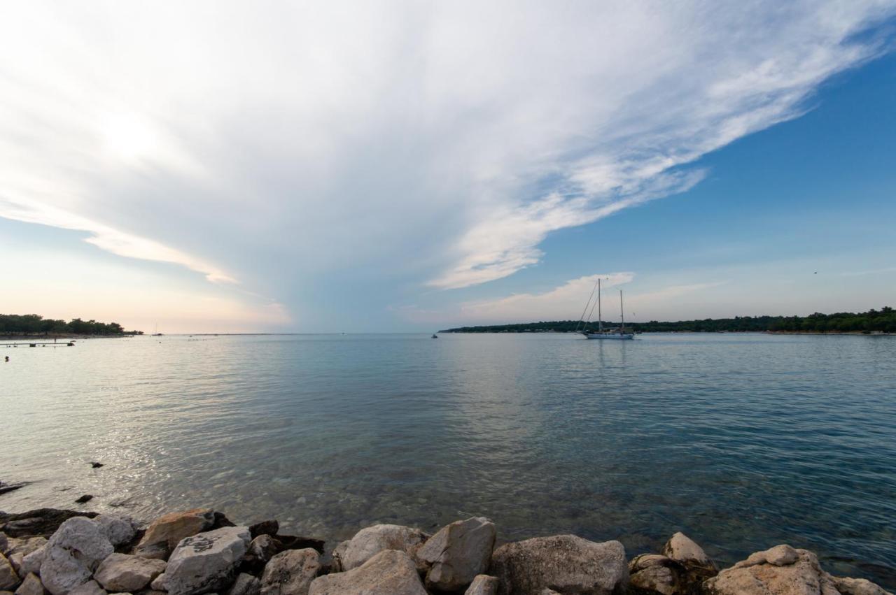 Studio Apartman Irma Cervar Porec Exterior photo